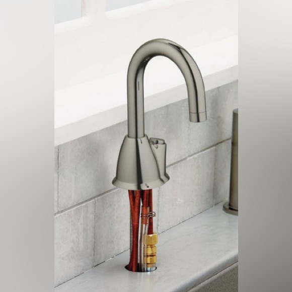 InSinkErator Push Button Instant Hot Water Dispenser Faucet HHOT100SN Satin Nckl - Picture 2 of 8